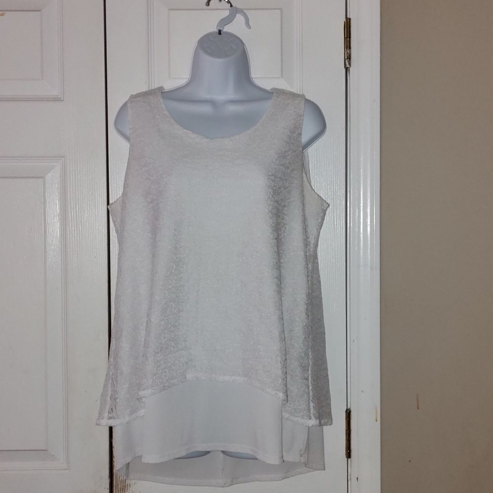 Quintessential  sleeveless white layered top blouse Sz M